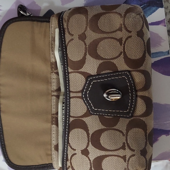 Coach Signature Turnlock Wristlet Pouch Wallet Clutch Brown. Like new condition - Picture 10 of 10